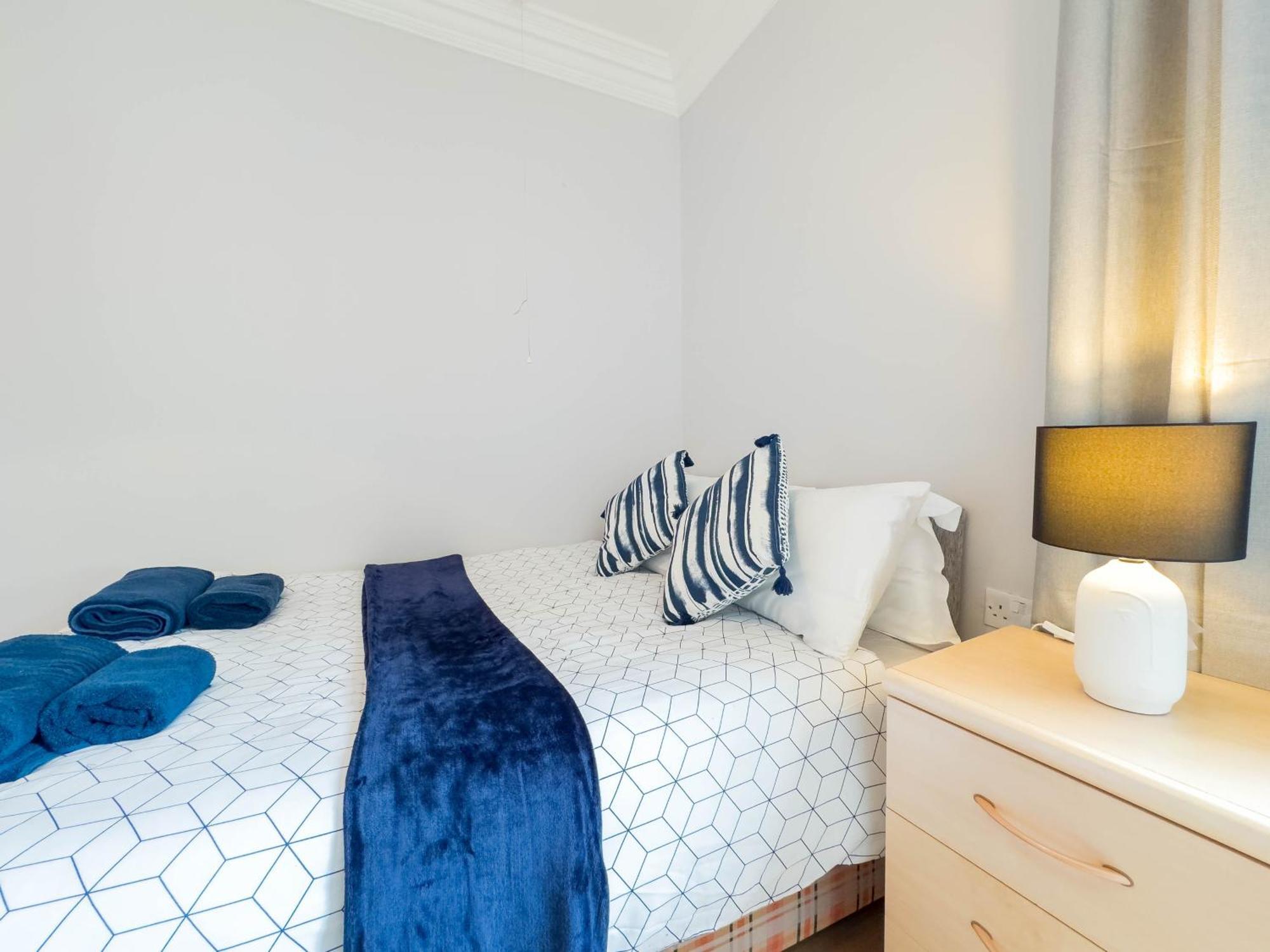 2 Bedroom Apartment Саутенд-он-Си Экстерьер фото