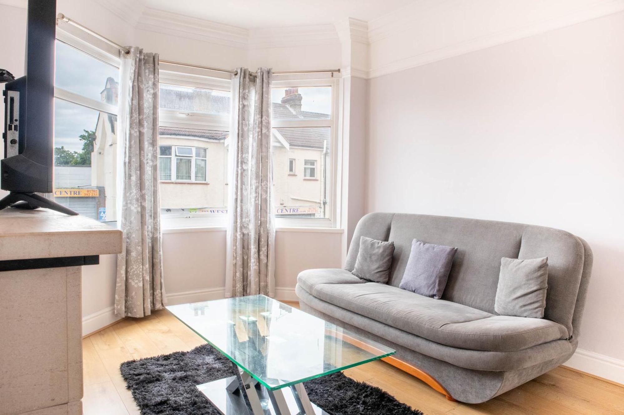 2 Bedroom Apartment Саутенд-он-Си Экстерьер фото