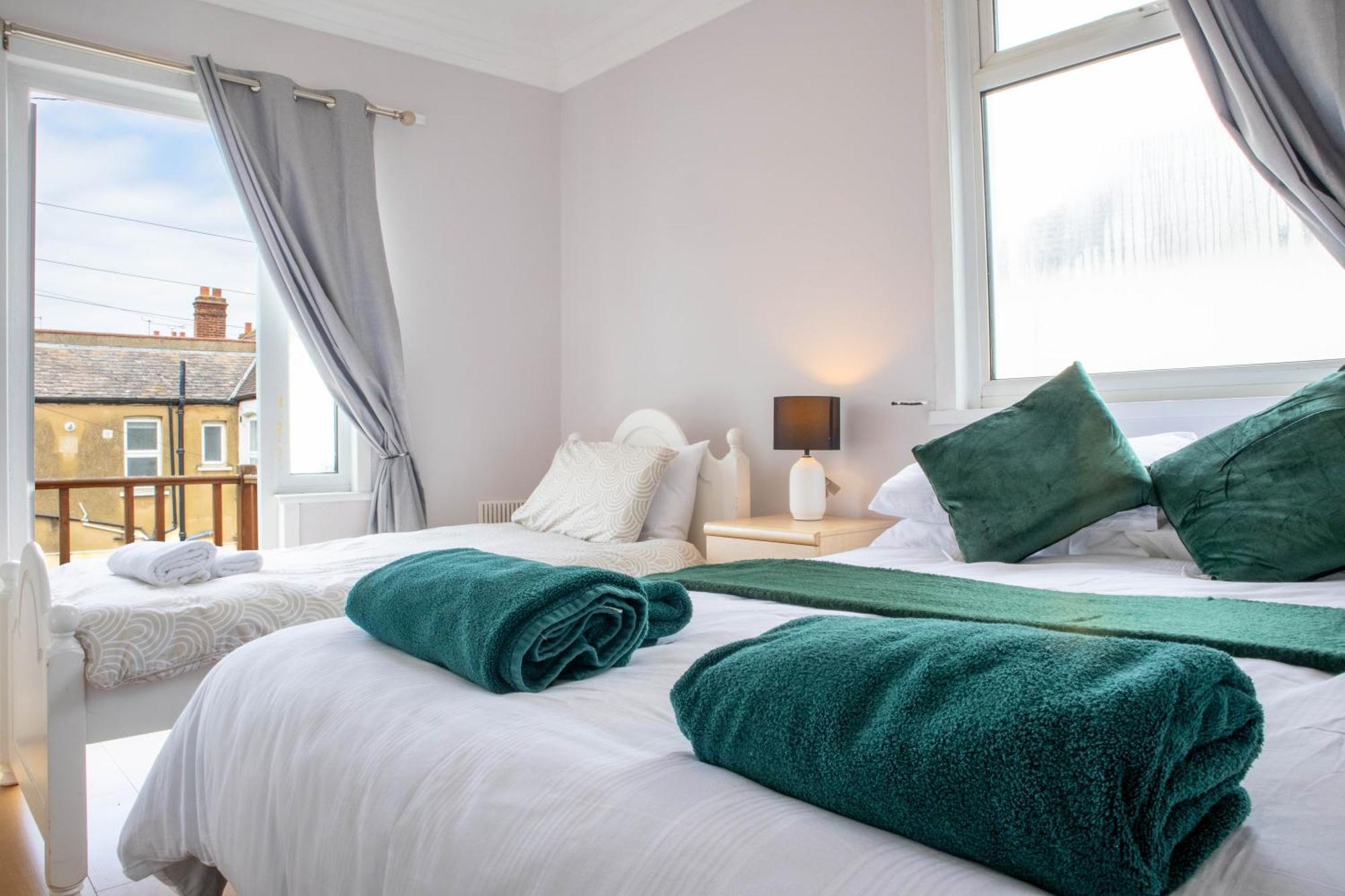 2 Bedroom Apartment Саутенд-он-Си Экстерьер фото
